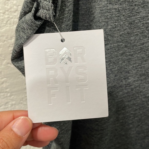 Barry’s Fit | Basic OC Tank - Picture 5 of 6